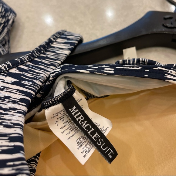 NEW MIRACLESUIT Silver Shores Criss Cross Escape One Piece Swimsuit Size 8 - Picture 7 of 10